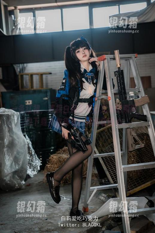 一条红裙，连接白莉爱吃巧克力的瞬间，想下载？你得有一颗勇敢的心。