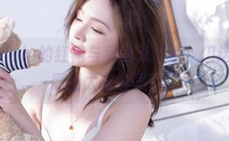 白露Bululu的红裙与我毫无关系，但这写真集原图太有意思了！