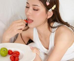 秀人网 – 全套送料無料：z杯悠悠的旗袍写真，太适合来场时空之旅了