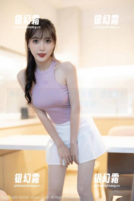 秀人网 - 张欣欣的天台照片集：理想很丰满，天台摔得很真实啊！