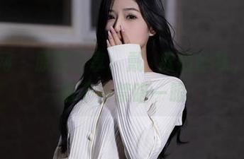 秀人网 – 原图分享：戴渃欣的丝袜，让我情不自禁瞄一眼