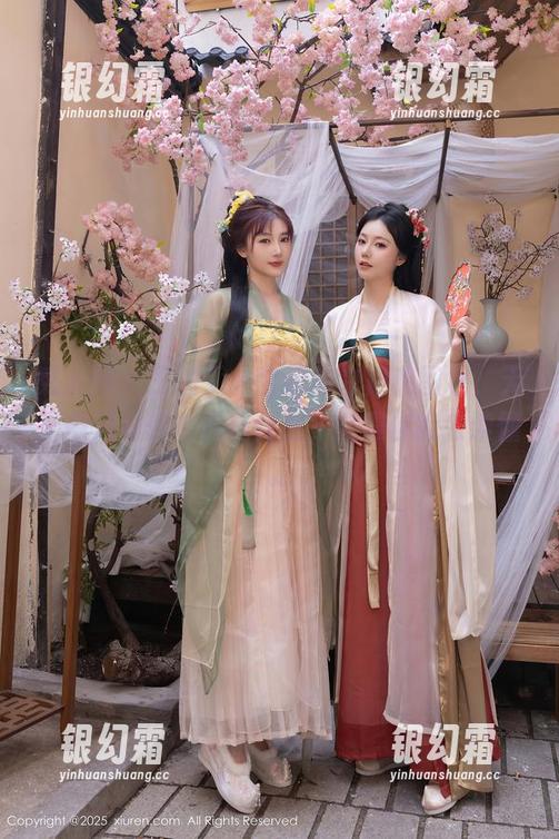 秀人网 - 王俪丁小宝贝的白裙和图包，无声中又好像在说些什么，全靠你我去读懂。
