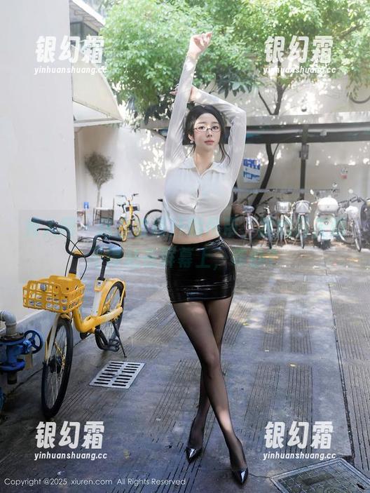 秀人网 - 这全套阿汁的吊带，我的目光恨不得粘在屏幕上，咋办？