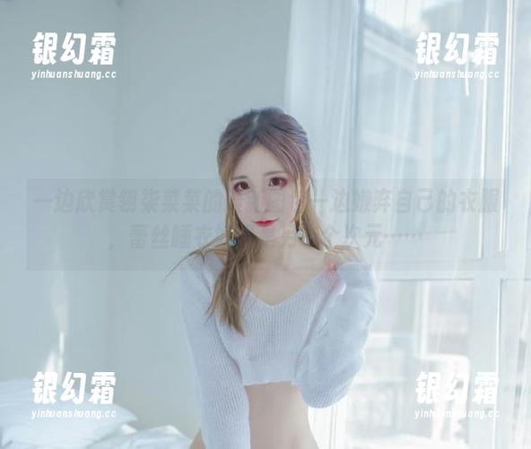 一边欣赏翎柒菜菜的最新图包一边嫌弃自己的衣服，蕾丝睡衣好像是另一个次元……