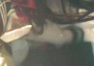 落落Raku的美足写真，原图竟然把我拉回了回忆，脑海里不停浮现一些模糊的片段…