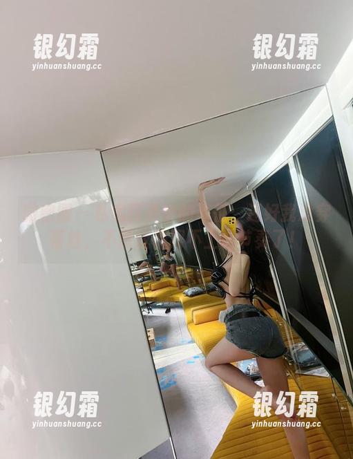 微密圈 - 私房写真中的葛征：还好我没穿蕾丝，不然我都跟不上这节奏了！