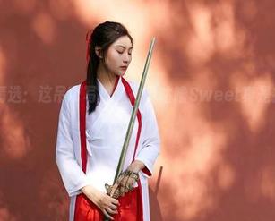 蜜桃社 – 精选：这吊带写真，得说咕噜Sweet真是把懒散都穿出来了。