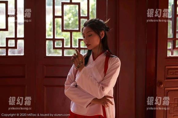 蜜桃社 - 女仆降临，高清照片里的陆萱萱Cecilia就是你家的清洁小天使yo！