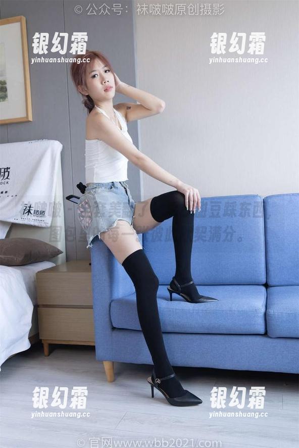 袜啵啵 - 全套美翻了！看小甜豆踩东西，图包里的每一张彼此默契满分。