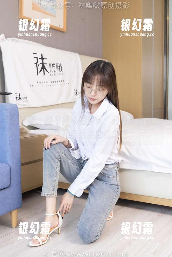 袜啵啵 - 甜甜圈私拍独家：短白丝图包，为你开启另类自信之旅