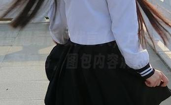 西尔酱的超薄背心代言人，白色吊带袜搭配神奇，图包内容满分。