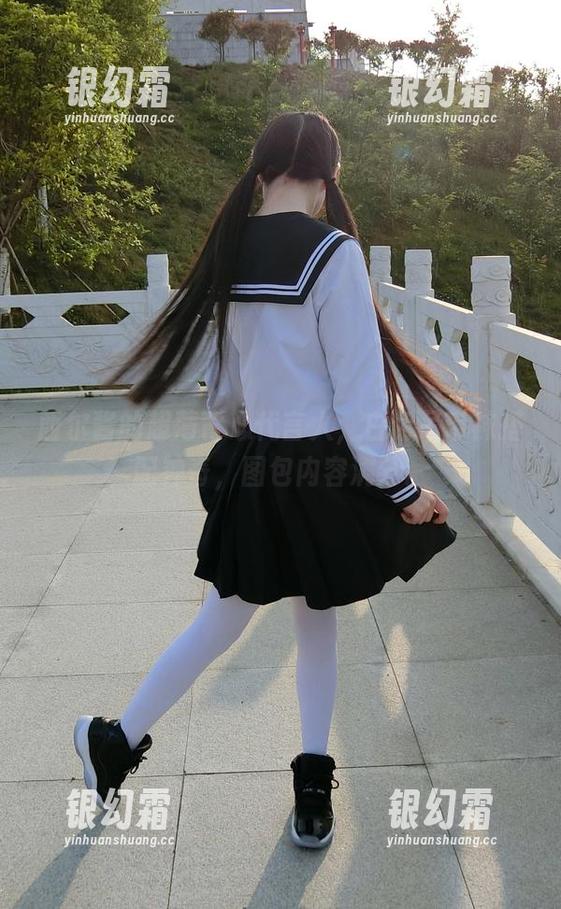 西尔酱的超薄背心代言人，白色吊带袜搭配神奇，图包内容满分。