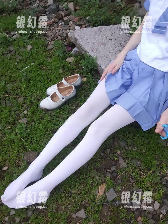 看！西尔酱不仅有颜值，还有女王的风范。写真集资源来一发！