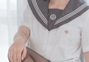 看面饼仙儿的图集，心中默念：这女仆真不错，可惜我只想上外卖啊。