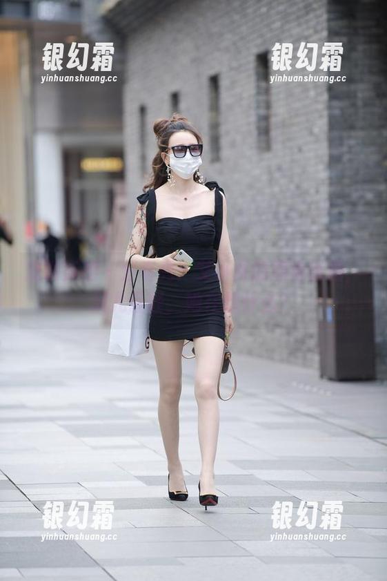 魔镜街拍 - 分享秀：艾小青的旗袍街拍，风儿轻轻，她在想什么？