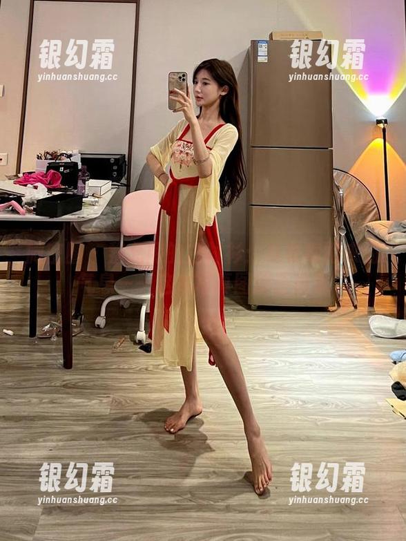 黎允熙 微密圈 - 黎允熙的白衬衫:从衣桐而来的气息——这本写真图册还真乖